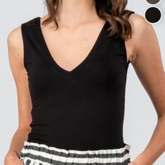 Deep V-Neck Sleeveless Bodysuit - Black - Picture 3 of 5